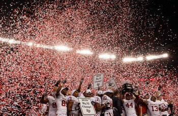 ARLINGTON, TX - DECEMBER 04:  The Oklahoma Sooners celebrate a 23-20 win against the Nebraska Cornhuskers during the Big 12 Championship at Cowboys Stadium on December 4, 2010 in Arlington, Texas.  (Photo by Ronald Martinez/Getty Images)