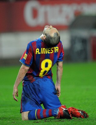 Football-2010-andres-iniesta-sevilla_display_image