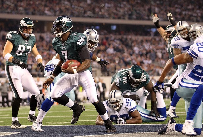 ARLINGTON, TX - DECEMBER 12:  Quarterback Michael Vick #7 of the Philadelphia Eagles runs for a touchdown against the Dallas Cowboys at Cowboys Stadium on December 12, 2010 in Arlington, Texas.  (Photo by Ronald Martinez/Getty Images)