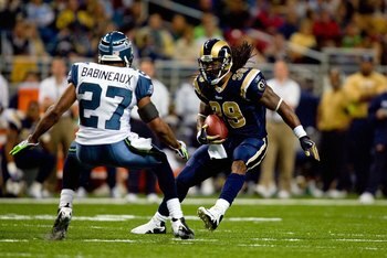 ST. LOUIS - NOVEMBER 29:  Steven Jackson #39 of the St. Louis Rams runs with the ball for yardage against the Seattle Seahawks during their NFL game at Edward Jones Dome on November 29, 2009 in St. Louis, Missouri. The Seahawks defeated the Rams 27-17.  (