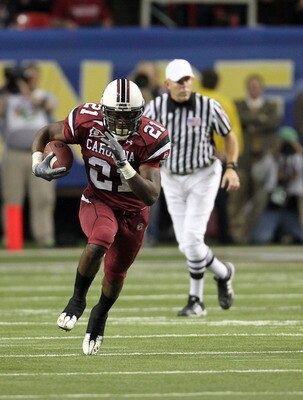 ATLANTA - DECEMBER 4:  Running back Marcus Lattimore #21 of the South Carolina Gamecocks runs with the ball during the 2010 SEC Championship against the Auburn Tigers at Georgia Dome on December 4, 2010 in Atlanta, Georgia. (Photo by Mike Zarrilli/Getty I