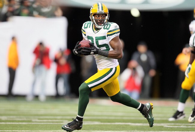 EAST RUTHERFORD, NJ - OCTOBER 31:  Greg Jennings #85 of the Green Bay Packers runs the ball against the New York Jets on October 31, 2010 at the New Meadowlands Stadium in East Rutherford, New Jersey.  (Photo by Jim McIsaac/Getty Images)
