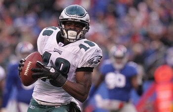 EAST RUTHERFORD, NJ - DECEMBER 19: Jeremy Maclin #18 of the Philadelphia Eagles against the New York Giants at New Meadowlands Stadium on December 19, 2010 in East Rutherford, New Jersey.  (Photo by Nick Laham/Getty Images)