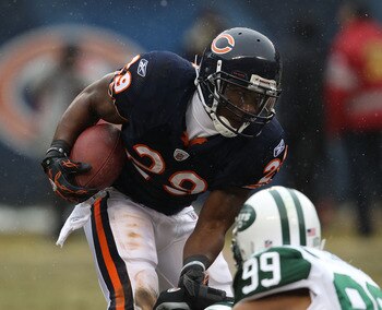 CHICAGO, IL - DECEMBER 26: Chester Taylor #29 of the Chicago Bears runs against the New York Jets at Soldier Field on December 26, 2010 in Chicago, Illinois. The Bears defeated the Jets 38-34. (Photo by Jonathan Daniel/Getty Images)