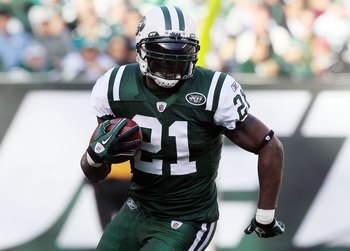 EAST RUTHERFORD, NJ - NOVEMBER 21:  LaDainian Tomlinson #21 of the New York Jets runs against the Houston Texans on November 21, 2010 at the New Meadowlands Stadium in East Rutherford, New Jersey.  (Photo by Jim McIsaac/Getty Images)