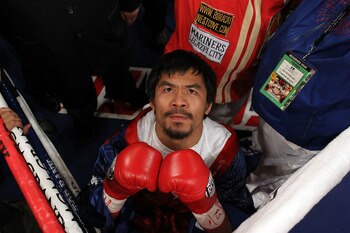 LAS VEGAS - NOVEMBER 14:  Manny Pacquiao prays in the ring before taking on Miguel Cotto during their WBO welterweight title fight at the MGM Grand Garden Arena on November 14, 2009 in Las Vegas, Nevada.  (Photo by Al Bello/Getty Images)