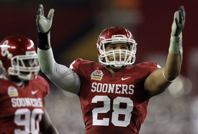 GLENDALE, AZ - JANUARY 01:  Travis Lewis #28 of the Oklahoma Sooners reacts at the end of the game against the Connecticut Huskies during the Tostitos Fiesta Bowl at the Universtity of Phoenix Stadium on January 1, 2011 in Glendale, Arizona.  (Photo by Ro