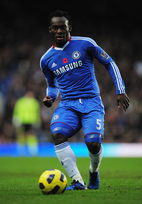 LONDON, ENGLAND - DECEMBER 04:  Michael Essien of Chelsea in action during the Barclays Premier League match between Chelsea and Everton at Stamford Bridge on December 4, 2010 in London, England.  (Photo by Shaun Botterill/Getty Images)