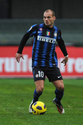 VERONA, ITALY - NOVEMBER 21:  Wesley Sneijder  of FC Internazionale Milano in action during the Serie A match between AC Chievo Verona and FC Internazionale Milano at Stadio Marc' Antonio Bentegodi on November 21, 2010 in Verona, Italy.  (Photo by Valerio