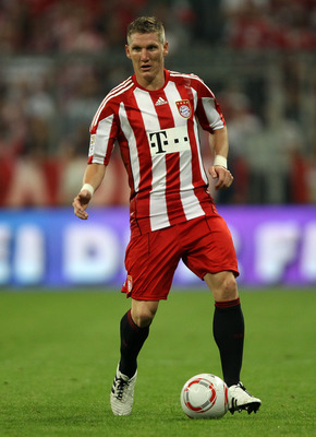 MUNICH, GERMANY - AUGUST 20:  Bastian Schweinsteiger of Bayern runs with the ball during the Bundesliga match between FC Bayern Muenchen and VfL Wolfsburg at Allianz Arena on August 20, 2010 in Munich, Germany.  (Photo by Clive Brunskill/Getty Images)