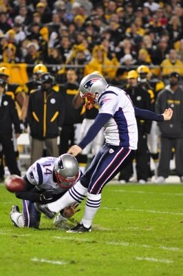 Patriots-shayne-graham-scores-field-goal-pittsburgh_display_image