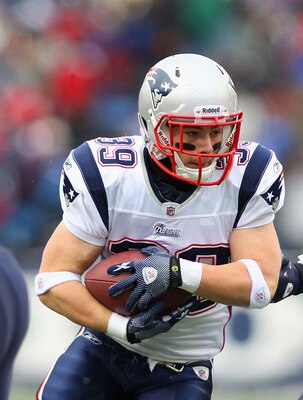 ORCHARD PARK, NY - DECEMBER 26:  Danny Woodhead #39 of the New England Patriots runs against the Buffalo Bills  at Ralph Wilson Stadium on December 26, 2010 in Orchard Park, New York.  (Photo by Rick Stewart/Getty Images)