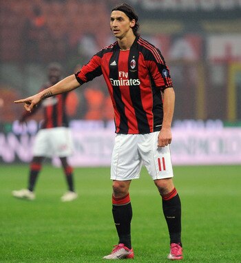 MILAN, ITALY - JANUARY 09:  Zlatan Ibrahimovic of AC Milan issues instructions during the Serie A match between AC Milan and Udinese Calcio at Stadio Giuseppe Meazza on January 9, 2011 in Milan, Italy.  (Photo by Valerio Pennicino/Getty Images)
