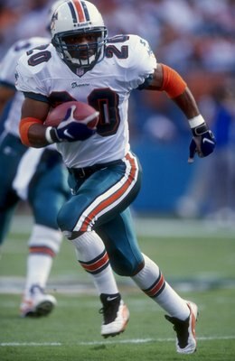 18 Oct 1998:  Runningback John Avery #20 of the Miami Dolphins runs with the ball during a game against the St. Louis Rams at the Pro Player Stadium in Miami, Florida. The Dolphins defeated the Rams 14-0.