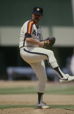 SAN FRANCISCO - AUGUST 2:  Bob Knepper of the Houston Astros pitches during the game against the San Francisco Giants at Candlestick Park on August 2, 1988 in San Francisco, California. (Photo by Stephen Dunn/Getty Images)