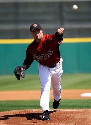 KISSIMMEE, FL - MARCH 02:  Pitcher Mike Hampton #11 of the Houston Astros throws during a spring training game against the New York Yankees at Osceola County Stadium on March 2, 2009 in Kissimmee, Florida.  (Photo by Sam Greenwood/Getty Images)