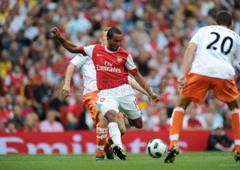 Zp_10-11-arsenal-v-blackpool---walcott-3rd-goal-1_4244_display_image