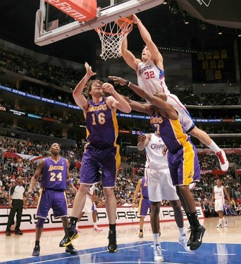 Legendarne slike NBA lige - Page 14 Blake-Griffin-Dunk-on-Lakers-460x502_display_image