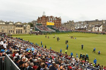ST ANDREWS, SCOTLAND - JULY 18:  Louis Oosthuizen of South Africa celebrates his seven-stroke victory on the 18th green in the final round of the 139th Open Championship on the Old Course, St Andrews on July 18, 2010 in St Andrews, Scotland.  (Photo by Ri