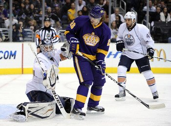 LOS ANGELES, CA - JANUARY 15:  Devan Dubnyk #40 of the Edmonton Oliers makes a save is front of Michal Handzus #26 of the Los Angeles Kings during the second period at the Staples Center on January 15, 2011 in Los Angeles, California.  (Photo by Harry How