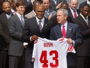 WASHINGTON - APRIL 30: New York Giants wide receiver Amani Toomer (C) presents President George W. Bush (R) with a football jersey during a event to honor the Super bowl XLII Champion New York Giants on the south lawn of the White House, April 30, 2008 in