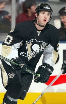 TORONTO - DECEMBER 1: Colby Armstrong #20 of the Pittsburgh Penguins skates before the NHL game against the Toronto Maple Leafs at the Air Canada Centre on December 1, 2007 in Toronto, Ontario.(Photo By Dave Sandford/Getty Images)