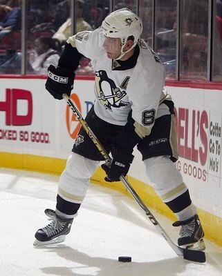 NEWARK, NJ - NOVEMBER 5: Mark Recchi #8of the Pittsburgh Penguins skates against the New Jersey Devils at the Prudential Center November 5, 2007 in Newark, New Jersey. (Photo by Jim McIsaac/Getty Images)