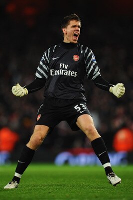LONDON, ENGLAND - JANUARY 25:  Wojciech Szczesny of Arsenal celebrates during the Carling Cup Semi Final Second Leg match between Arsenal and Ipswich Town at Emirates Stadium on January 25, 2011 in London, England.  (Photo by Clive Mason/Getty Images)