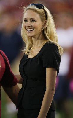 LOS ANGELES - SEPTEMBER 1:  Lindsay Soto of FOX Sports smiles before the game between the University of Idaho Vandals and the USC Trojans on September 1, 2007 at the Los Angeles Memorial Coliseum in Los Angeles, California.  USC won 38-10.  (Photo by Jeff