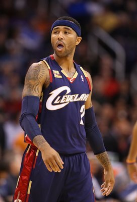 PHOENIX - DECEMBER 21:  Mo Williams #2 of the Cleveland Cavaliers during the NBA game against of the Phoenix Suns at US Airways Center on December 21, 2009 in Phoenix, Arizona. The Cavaliers defeated the Suns 109-91.  NOTE TO USER: User expressly acknowle