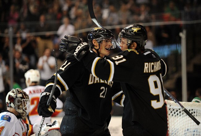 DALLAS - NOVEMBER 04: Left wing Loui Eriksson #21 of the Dallas Stars celebrates his goal with Brad Richards #91 against the Calgary Flames at American Airlines Center on November 4, 2009 in Dallas, Texas. (Photo by Ronald Martinez/Getty Images)