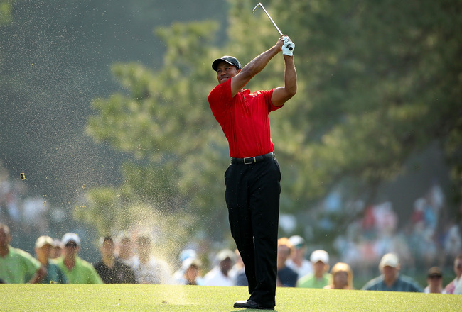 AUGUSTA, GA - APRIL 10:  Tiger Woods hits a shot on the 17th hole during the final round of the 2011 Masters Tournament at Augusta National Golf Club on April 10, 2011 in Augusta, Georgia.  (Photo by Andrew Redington/Getty Images)