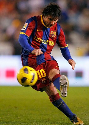 LA CORUNA, SPAIN - JANUARY 08:  Lionel Messi of Barcelona shoots and scores Barcelona's second goal during the La Liga match between Deportivo La Coruna and Barcelona at Riazor Stadium on January 8, 2011 in A Coruna, Spain.  (Photo by Angel Martinez/Getty