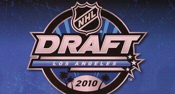 LOS ANGELES, CA - JUNE 25:  Taylor Hall, drafted #1 overall by the Edmonton Oilers, poses with team personnel during the 2010 NHL Entry Draft at Staples Center on June 25, 2010 in Los Angeles, California.  (Photo by Bruce Bennett/Getty Images)