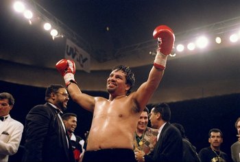 10 Jun 1995:  Robero Duran raises his arms in victory after his fight against Roni Martinez at Municipal Arena in kansas City, Missouri.  Duran won the fight with a TKO in the seventh round. Mandatory Credit: Stephen Dunn  /Allsport