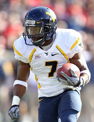 LOUISVILLE, KY - NOVEMBER 20:  Noel Devine #7 of the West Virginia Mountaineers runs with the ball during the Big East Conference game against the Louisville Cardinals at Papa John's Cardinal Stadium on November 20, 2010 in Louisville, Kentucky.  (Photo b