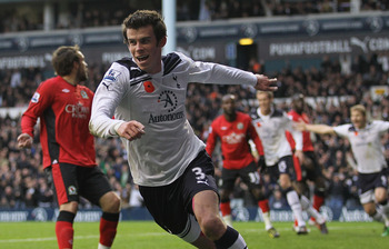 LONDON, ENGLAND - NOVEMBER
13: Gareth Bale of Tottenham celebrates scoring their first goal during
the Barclays Premier League match between Tottenham Hotspur and
Blackburn Rovers at White Hart Lane on November 13, 2010 in London,
England. (Photo by Ham