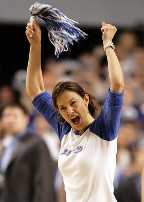 LEXINGTON, KY - JANUARY 9:  Actress Ashley Judd cheers on the Kentucky Wildcats during a game against the Kansas Jayhawks on January 9, 2005 at Rupp Arena in Lexington, Kentucky. Kansas defeated Kentucky 65-59.  (Photo by Andy Lyons/Getty Images)