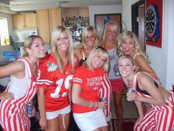 Wisconsin-hot-tailgate-girls_display_image