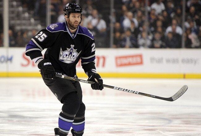 LOS ANGELES, CA - MARCH 05:  Dustin Penner #25 of the Los Angeles Kings waits for a pass against the Vancouver Canucks at the Staples Center on March 5, 2011 in Los Angeles, California.  (Photo by Harry How/Getty Images)