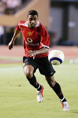 TOKYO, JAPAN - JULY 28: Kleberson of Manchester United in action during a friendly game between Manchester United and Kashima Antlers at National Stadium on July 28, 2005 in Tokyo, Japan. (Photo by Koichi Kamoshida/Getty Images)