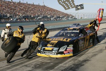 HOMESTEAD, FL - NOVEMBER 18:  Matt Kenseth, driver of the #17 DeWalt NANO Technology Ford, makes a pit stop during the NASCAR Nextel Cup Series Ford 400 at Homestead-Miami Speedway on November 18, 2007 in Homestead, Florida.  (Photo by John Harrelson/Gett