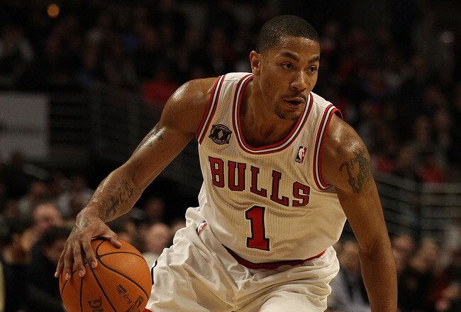 CHICAGO, IL - MARCH 25: Derrick Rose #1 of the Chicago Bulls drives against the Memphis Grizzlies at the United Center on March 25, 2011 in Chicago, Illinois. The Bulls defeated the Grizzlies 99-96. NOTE TO USER: User expressly acknowledges and agrees tha
