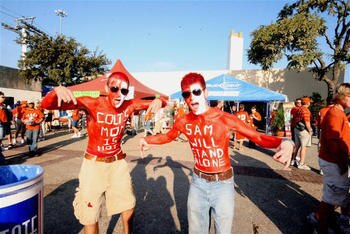 Texas-and-oklahoma-fans-face-off-in-dallas