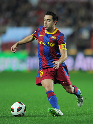 SEVILLE, SPAIN - MARCH 13:   Xavi Hernandez of Barcelona runs with the ball during the la Liga match between Sevilla and Barcelona at Estadio Ramon Sanchez Pizjuan on March 13, 2011 in Seville, Spain.  (Photo by Jasper Juinen/Getty Images)