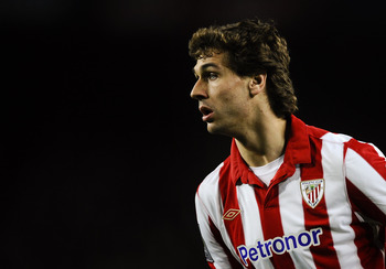 BARCELONA, SPAIN - FEBRUARY 20: Fernando Llorente of Athletic Bilbao looks on during the La Liga match between FC Barcelona and Athletic Bilbao at Camp Nou on February 20, 2011 in Barcelona, Spain. Barcelona won 2-1. (Photo by David Ramos/Getty Images)