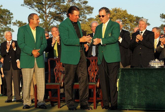 AUGUSTA, GA - APRIL 11:  Augusta National Chairman William 'Billy' Porter Payne (R) congratulates Phil Mickelson (C) on his three-stroke victory during the green jacket presentation as Angel Cabrera of Argentina looks on after the final round of the 2010