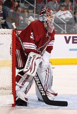 GLENDALE, AZ - JANUARY 15:  Goaltender Ilya Bryzgalov #30 of the Phoenix Coyotes in action during the NHL game against the Anaheim Ducks at Jobing.com Arena on January 15, 2011 in Glendale, Arizona.  The Coyotes defeated the Ducks 6-2.  (Photo by Christia