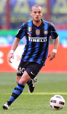 MILAN, ITALY - MARCH 20:  Wesley Sneijder of Inter Milan in action during the Serie A match between FC Internazionale Milano and Lecce at Stadio Giuseppe Meazza on March 20, 2011 in Milan, Italy.  (Photo by Tullio M. Puglia/Getty Images)