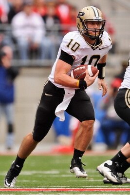 COLUMBUS, OH - OCTOBER 23:  Quarterback Sean Robinson #10 of the Purdue Boilermakers runs with the ball against the Ohio State Buckeyes at Ohio Stadium on October 23, 2010 in Columbus, Ohio.  (Photo by Jamie Sabau/Getty Images)